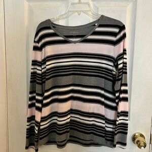 Light long sleeve top. Croft and Barrow. Large